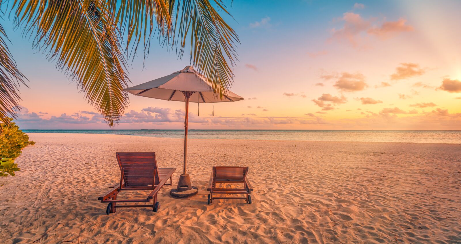 Amazing,Leisure,Beach.,Couple,Chairs,Sandy,Beach,Sea.,Luxury,Summer